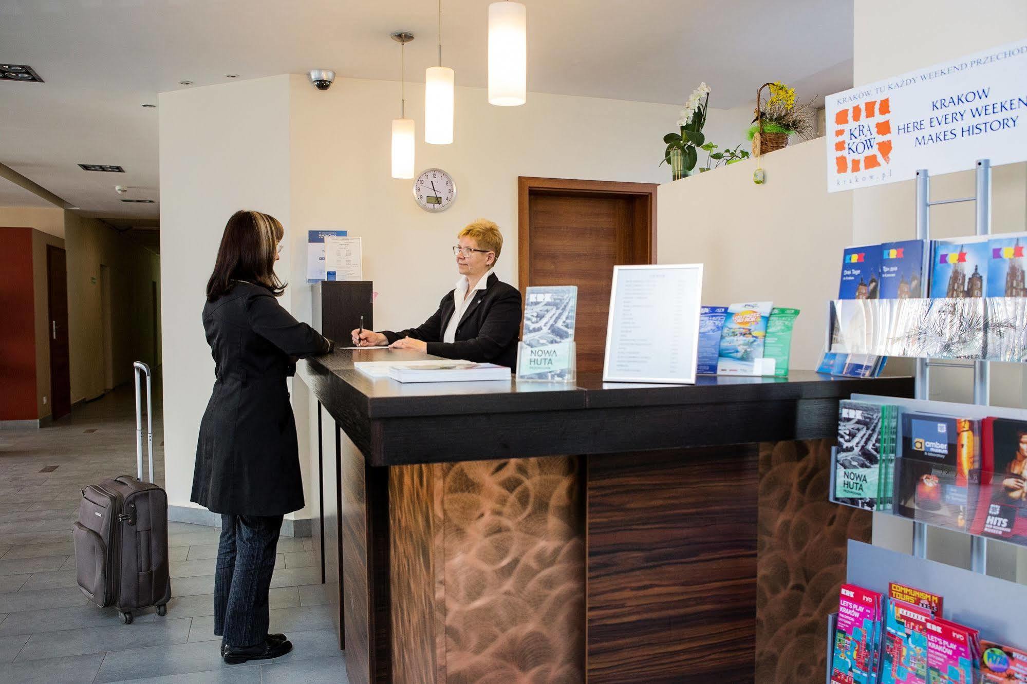 Dom Turystyczny Indigo Hostel Krakow Ngoại thất bức ảnh