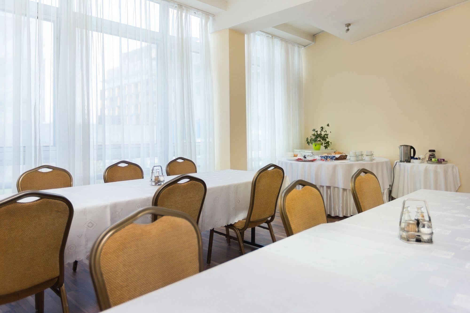 Dom Turystyczny Indigo Hostel Krakow Ngoại thất bức ảnh